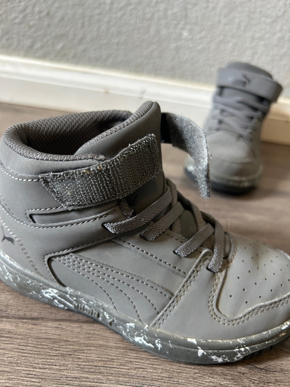 Puma Gray Kids High-Top Hook-and-Loop Sneakers size 12 - Picture 3 of 6